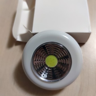 Переносний яскравий  LED світильник Push Light на батарейках AAA